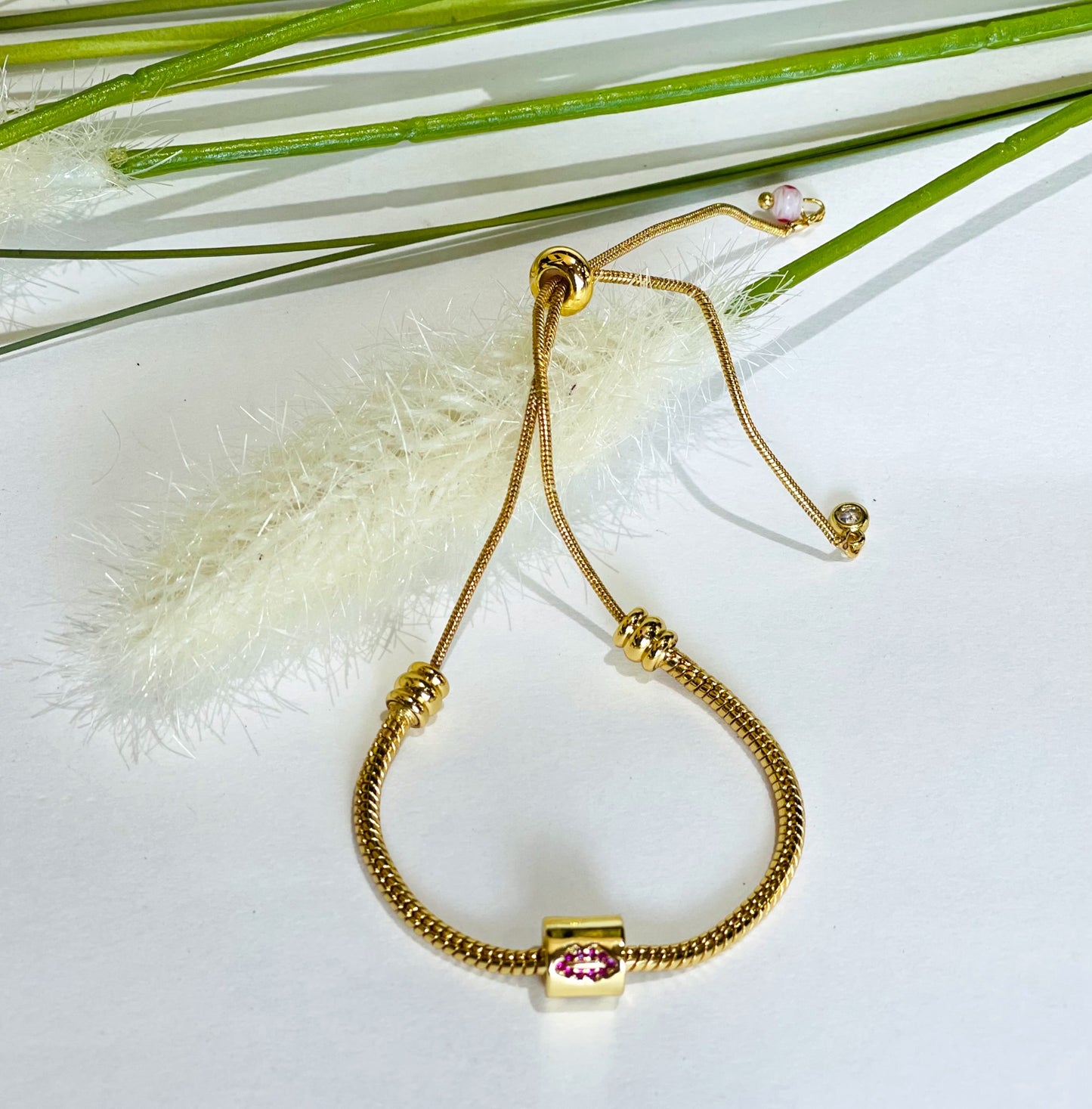 LIP CHARM BRACELET