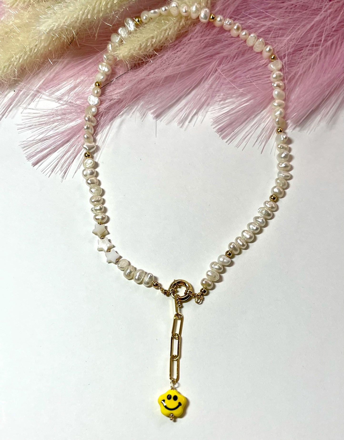 HAPPY HANGING NECKLACE